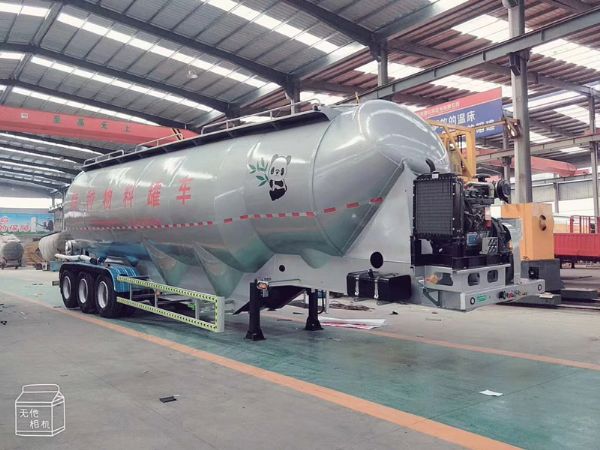 散裝水泥自卸罐車(chē)